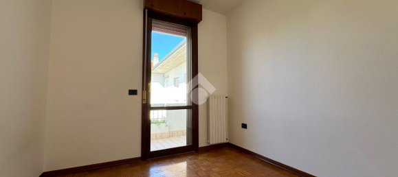 4 rooms Apartment in Forlì, Italy No. 15516 10