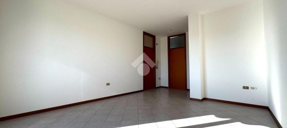 4 rooms Apartment in Forlì, Italy No. 15516 3