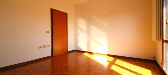 4 rooms Apartment in Forlì, Italy No. 15516 6