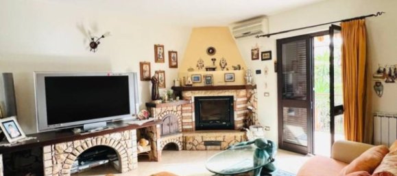 3 Schlafzimmer Haus in Giugliano in Campania, Italy, Nr. 10471 8