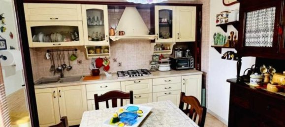 3 Schlafzimmer Haus in Giugliano in Campania, Italy, Nr. 10471 16