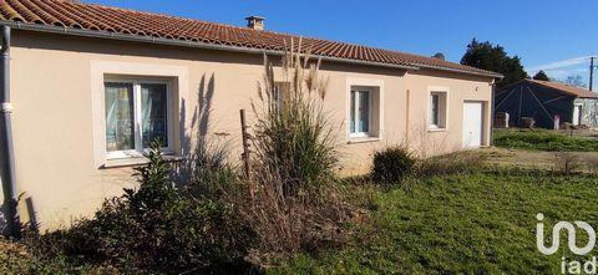 4 bedrooms House in Vivonne, France No. 29293