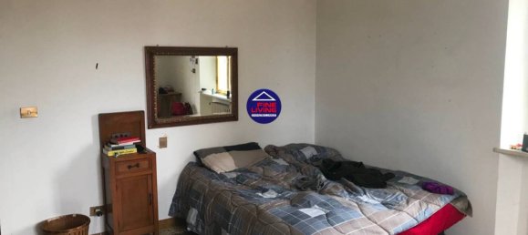 Apartamento de 3 dormitorios en Urbino, Italy No. 1822 23