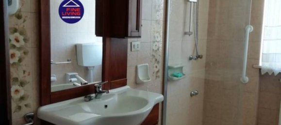Apartamento de 3 dormitorios en Urbino, Italy No. 1822 30
