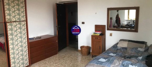 Apartamento de 3 dormitorios en Urbino, Italy No. 1822 22
