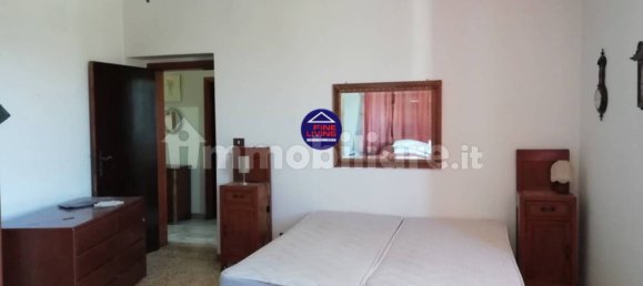 Apartamento de 3 dormitorios en Urbino, Italy No. 1822 24