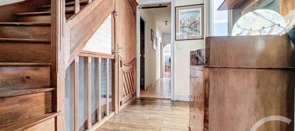 5 bedrooms House in Chartres, France No. 236178 8