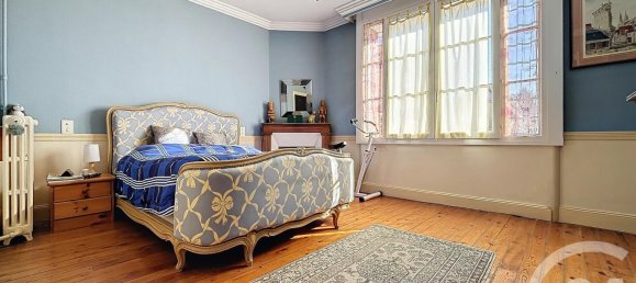 5 bedrooms House in Chartres, France No. 236178 10