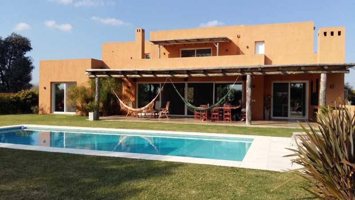 4 bedrooms House in Pilar, Argentina No. 100029