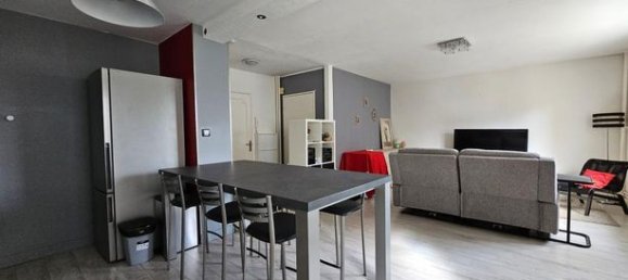 2 bedrooms Apartment in Saint-Etienne, France No. 303381 2