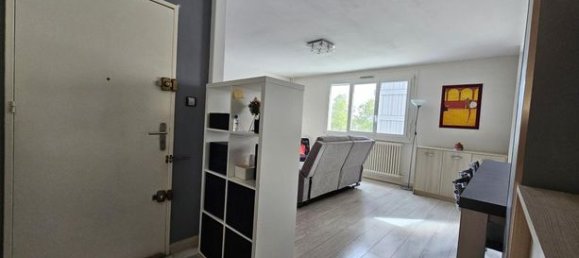 2 bedrooms Apartment in Saint-Etienne, France No. 303381 5