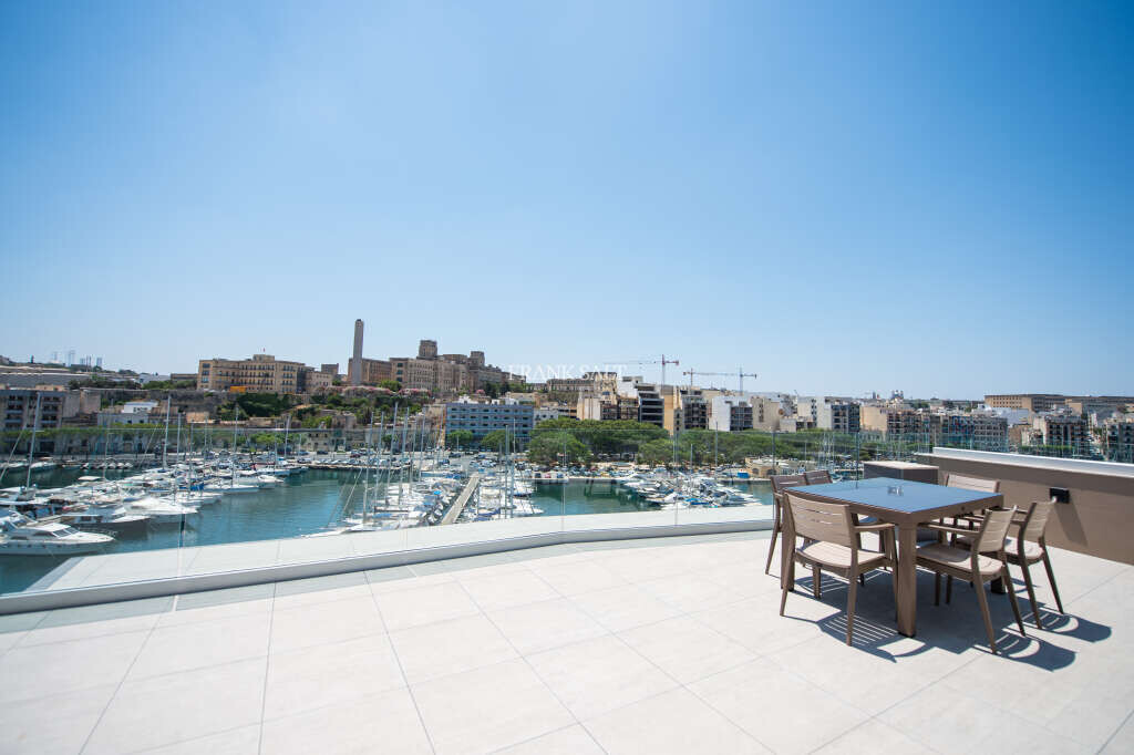 Пентхаус с 2 спальнями в Та-Шбиш, Мальта № 9769