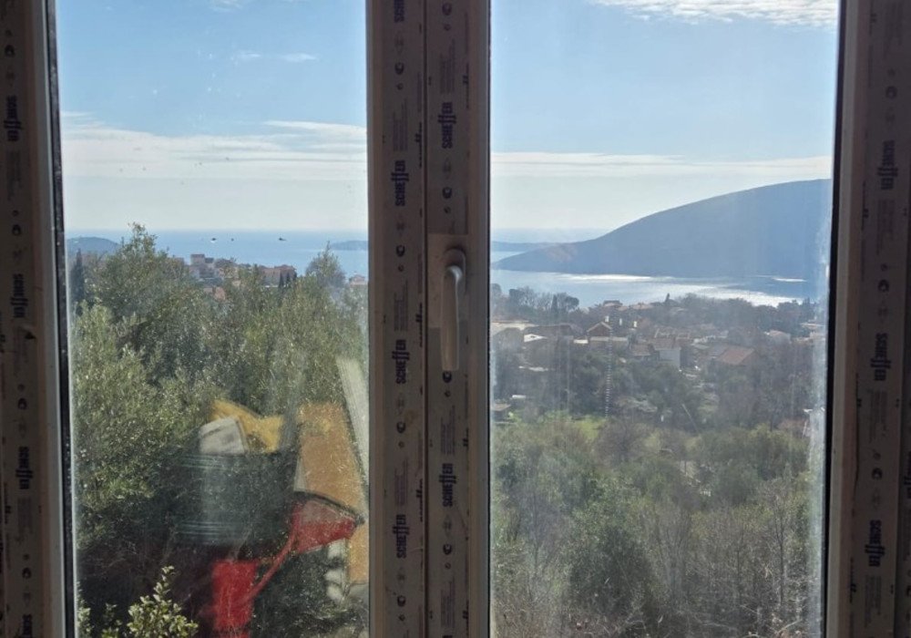 2 bedrooms Apartment in Herceg Novi, Montenegro No. 1821