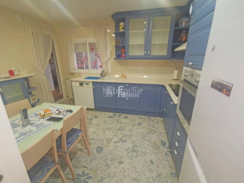 Apartamento de 3 dormitorios en Lérida, Spain No. 172654