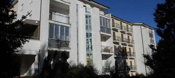 Квартира с 2 комнатами в Фьюджи, Италия № 216175 6