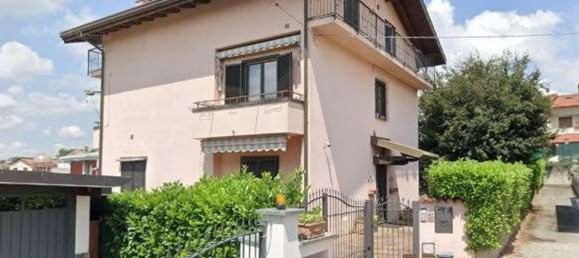 4 rooms Apartment in Vertemate con Minoprio, Italy No. 6772 2