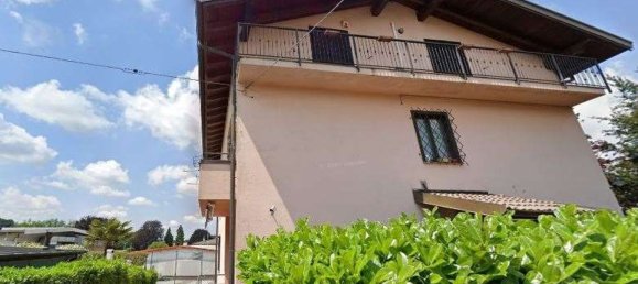 4 rooms Apartment in Vertemate con Minoprio, Italy No. 6772 55