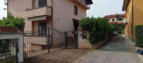 4 rooms Apartment in Vertemate con Minoprio, Italy No. 6772 30