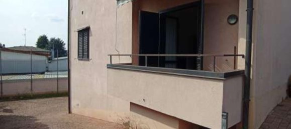 4 rooms Apartment in Vertemate con Minoprio, Italy No. 6772 32