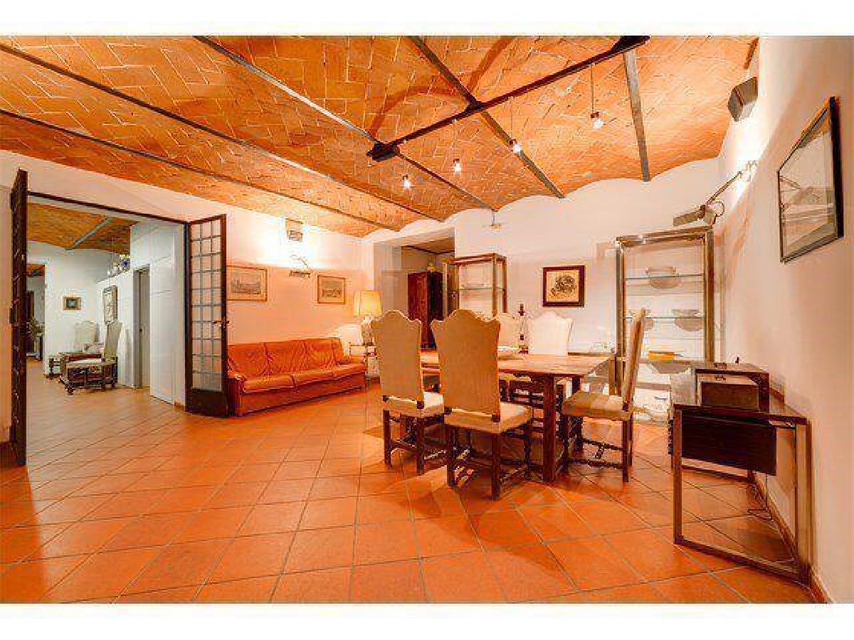 4 rooms House in Florence, Italy No. 369160