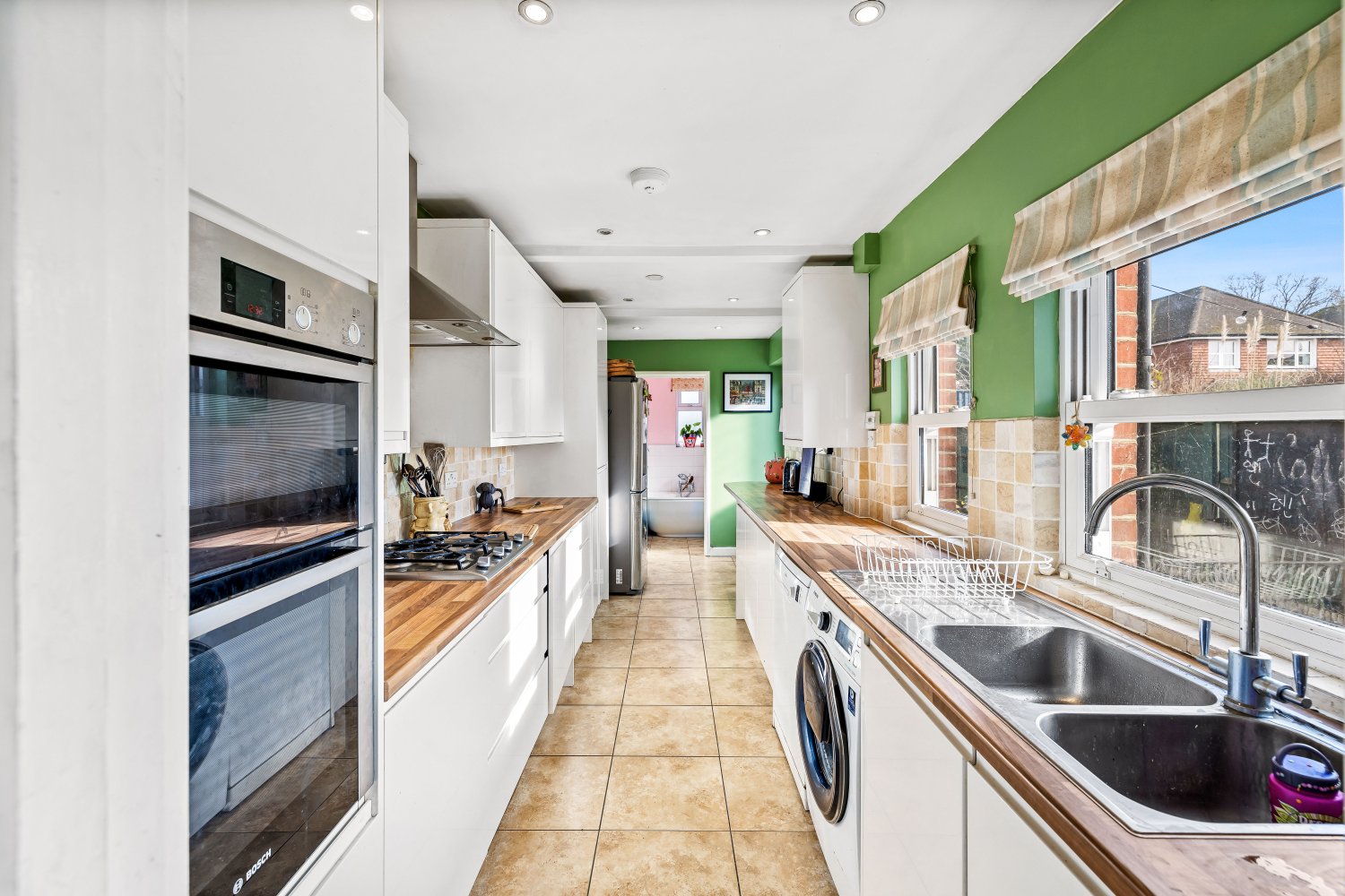 3 bedrooms House in Redhill, United Kingdom No. 1026