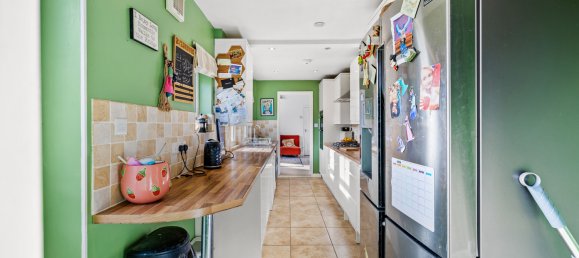 3 bedrooms House in Redhill, United Kingdom No. 1026 9