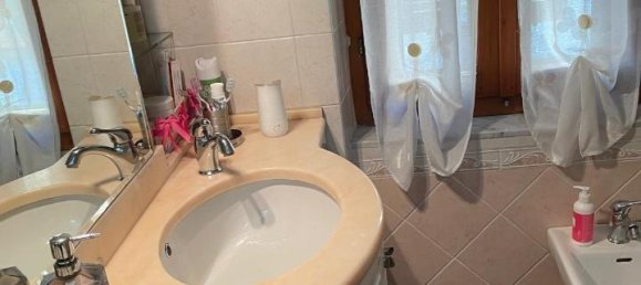3 rooms Apartment in Carrara, Italy No. 153713 10