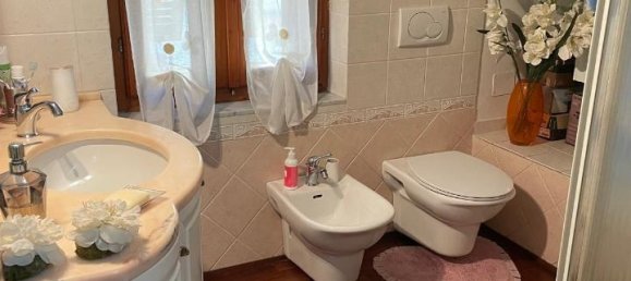 3 rooms Apartment in Carrara, Italy No. 153713 6