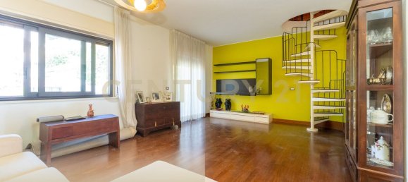 Casa de 7 dormitorios en Trecastagni, Italy No. 327394 9