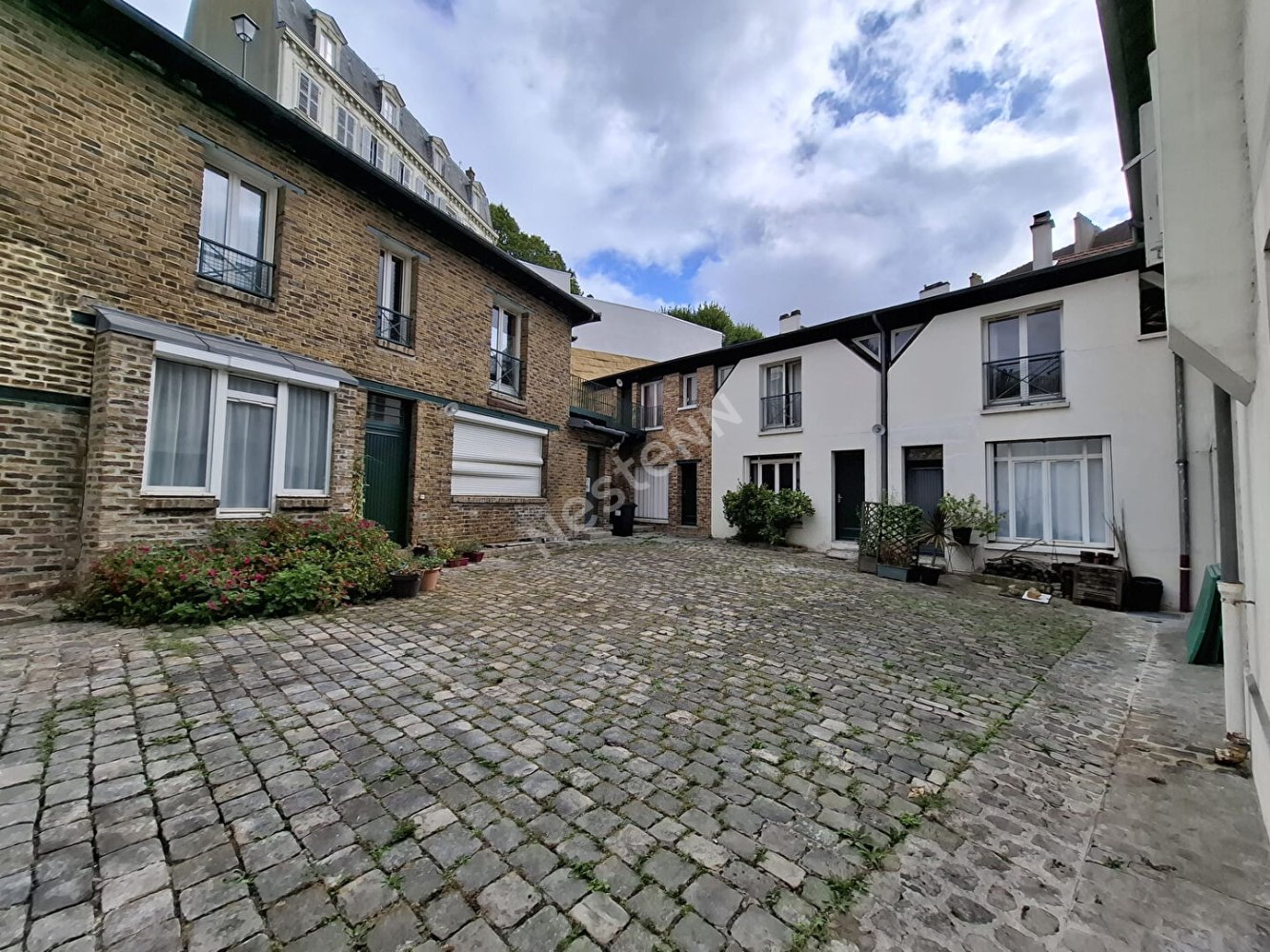 Studio in Pontoise, France No. 334578