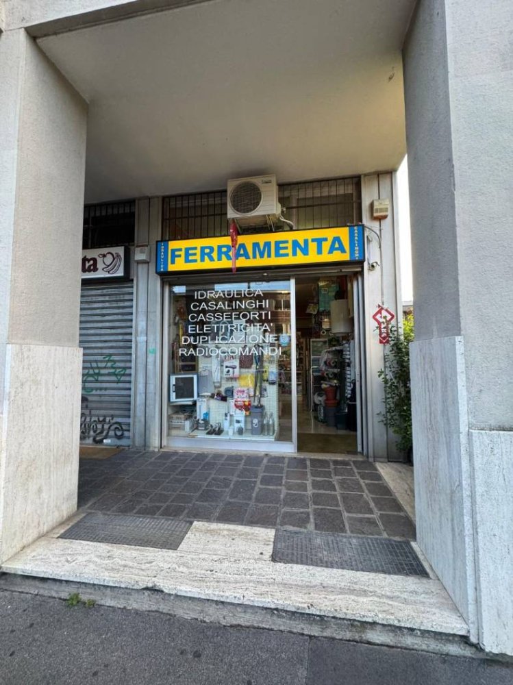 2غرفة عقار تجاري في Milan, Italy رقم 327087