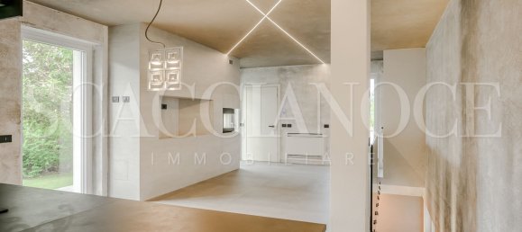 5 bedrooms Villa in Cossato, Italy No. 376468 10