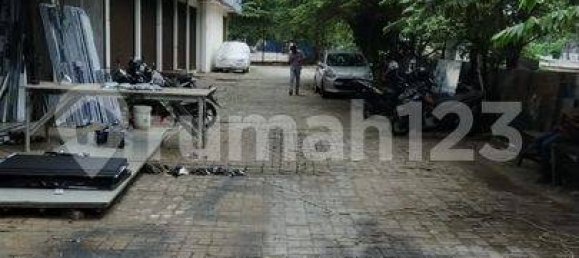 360m² House in Jakarta, Indonesia No. 1832 3