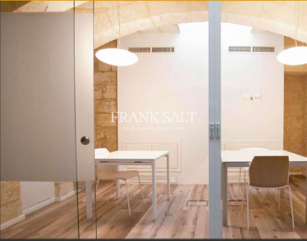Oficina en Floriana, Malta 450 m² No. 12306