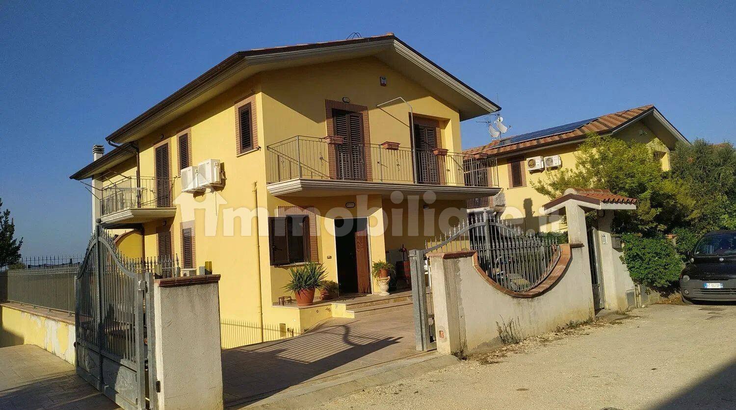 13 غرف نوم فيلا في Montenero di Bisaccia, Italy رقم 199933