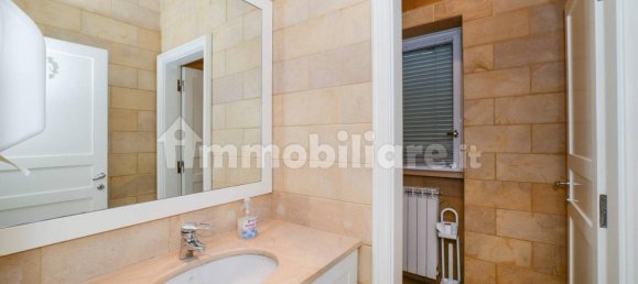 5 rooms Office in Rome, Italy No. 336791 28