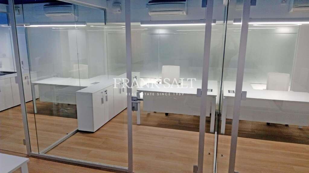 Oficina en Santa Venera, Malta 27 m² No. 12073