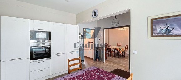 5 bedrooms House in Nemours, France No. 333333 4