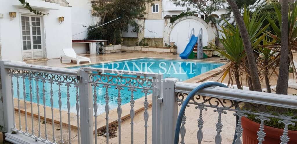 Villa de 5 dormitorios en Mosta, Malta No. 3228