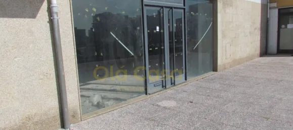 190m² Commercial property in Vila Nova de Gaia, Portugal No. 42460 4