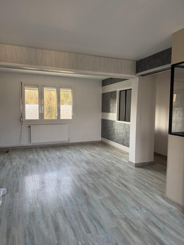 Villa de 3 dormitorios en Cuincy, France No. 216882