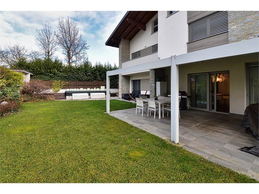 3 bedrooms Apartment in Capiago Intimiano, Italy No. 324553