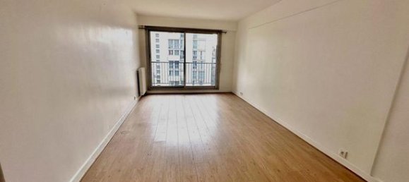 3 bedrooms Apartment in Paris, France No. 313074 2