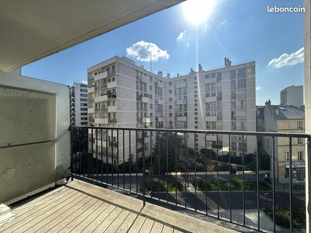 3 bedrooms Apartment in Paris, France No. 313074