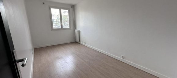 3 bedrooms Apartment in Paris, France No. 313074 10