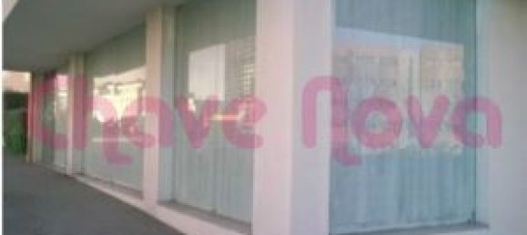 139m² Commercial property in Vila Nova de Gaia, Portugal No. 41459 2