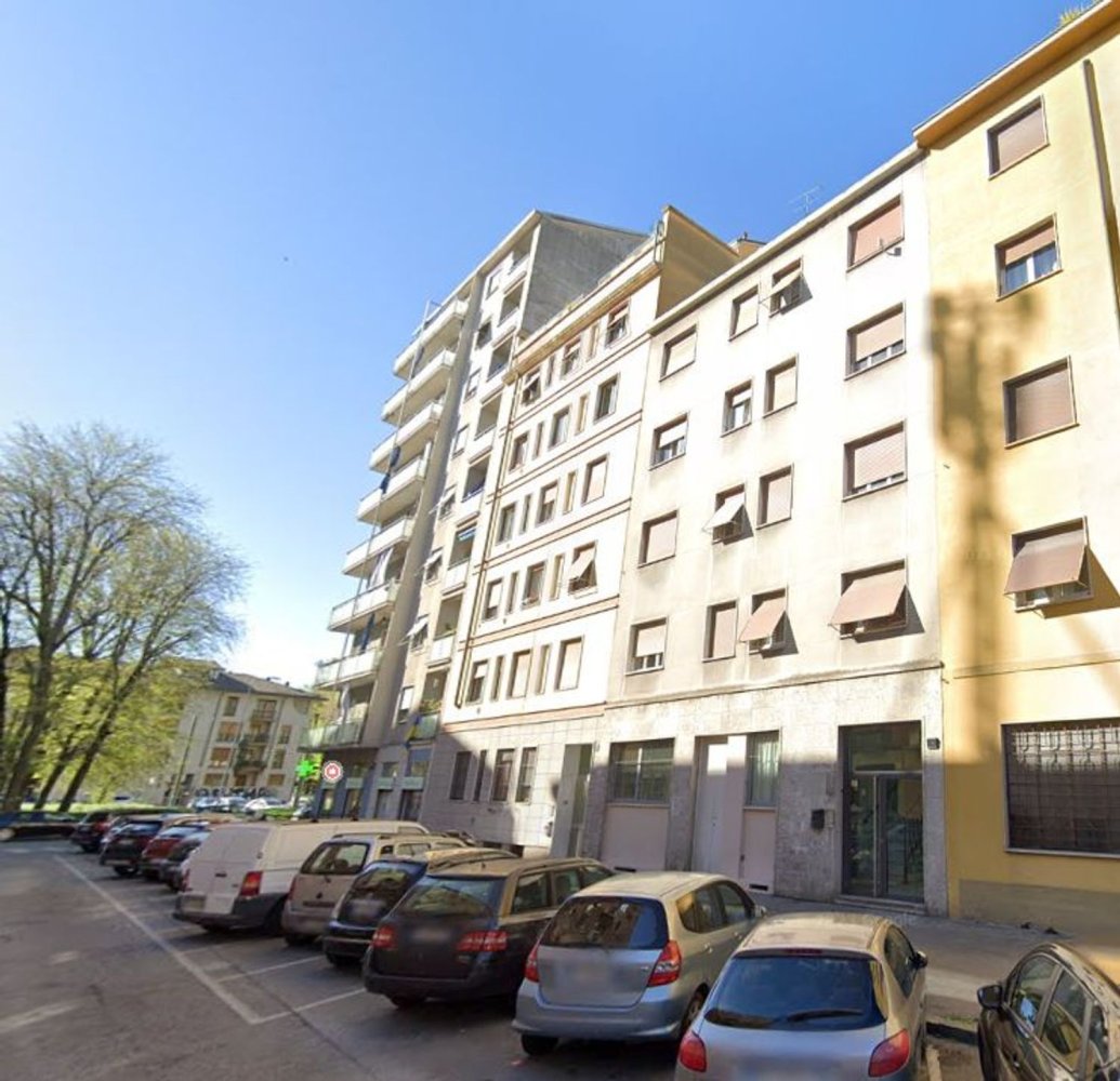 3 rooms Apartment in Milan, Italy No. 287716