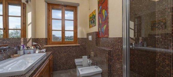 5 bedrooms House in Foiano della Chiana, Italy No. 228444 24