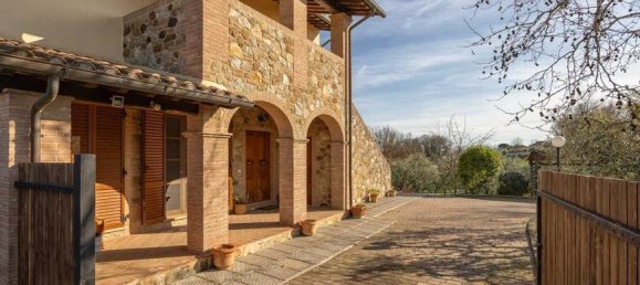 5 bedrooms House in Foiano della Chiana, Italy No. 228444 13