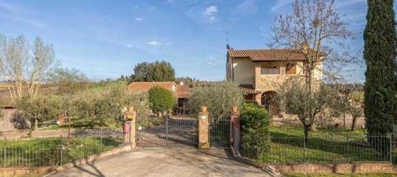 5 bedrooms House in Foiano della Chiana, Italy No. 228444 9